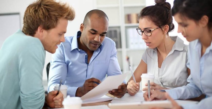 Como criar um ambiente de trabalho positivo e seguro?