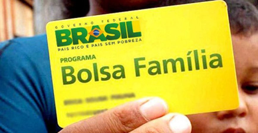 Governo cogita ampliar Bolsa Família em 2021 para atender mais pessoas