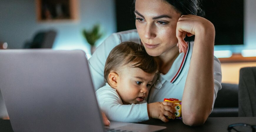 Estudo mostra que trabalhar em casa compromete mais horas do dia do que atuar na empresa