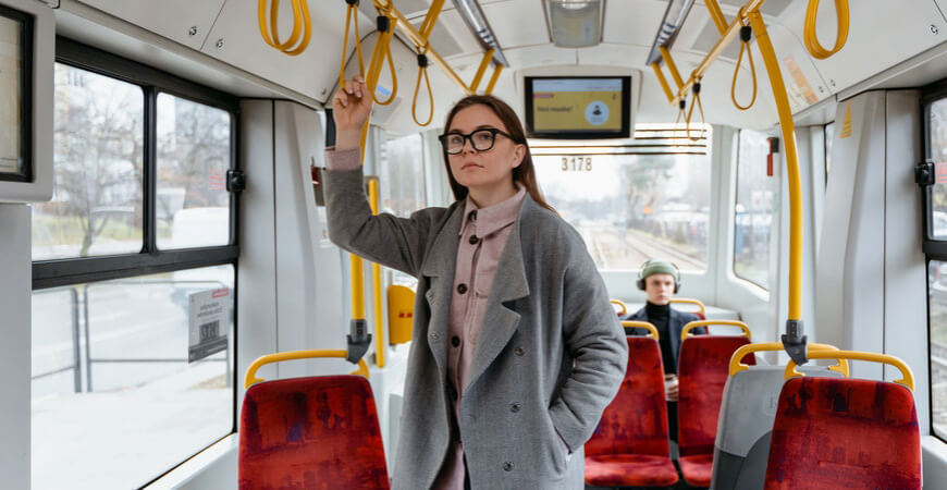 MP 1.045: empresas devem manter pagamento de vale-transporte e vale-refeição?