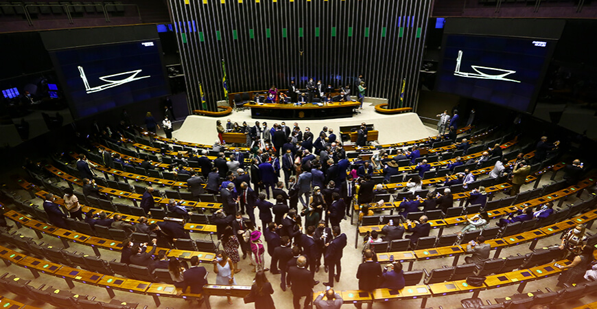 Câmara debate retorno ao trabalho de gestantes vacinadas