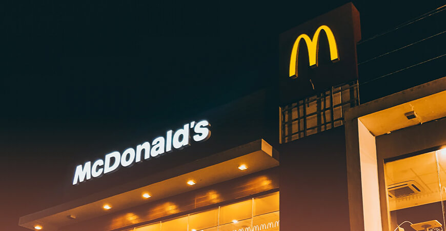 TST: Mcdonald’s deve pagar salário mínimo e vale-alimentação