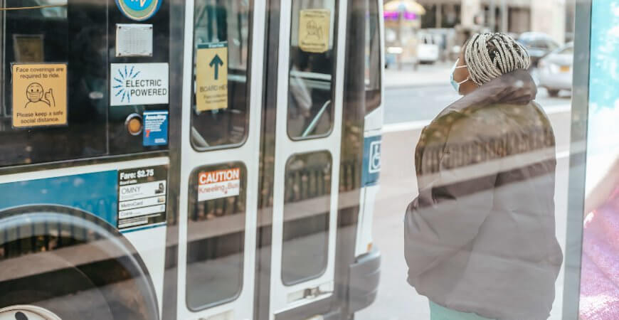 Trabalhador que compartilhar vale-transporte pode ser demitido por justa causa, decide TRT