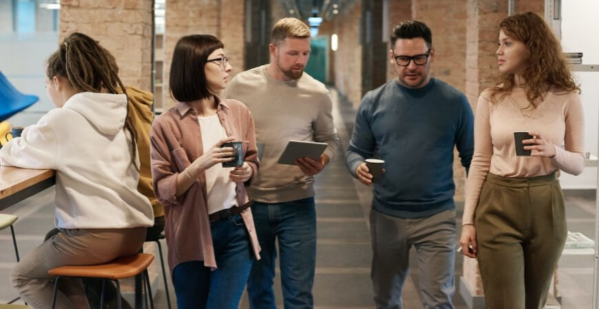 Saiba como discutir política no trabalho sem se “queimar” profissionalmente