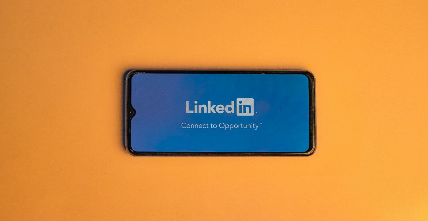 Currículo e LinkedIn: estratégias para o ingresso de recém-formados no mercado de trabalho