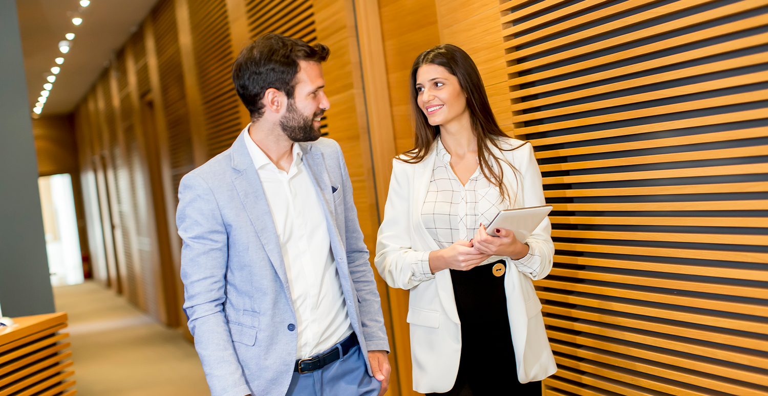 Empregado pode namorar com colega de trabalho?