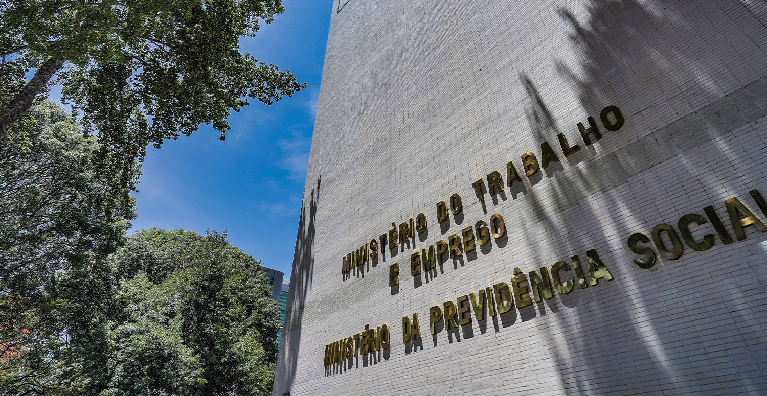 MTE e sindicatos pautam estratégias para garantir direitos a trabalhadores informais MTE e sindicatos pautam estratégias para garantir direitos a trabalhadores informais