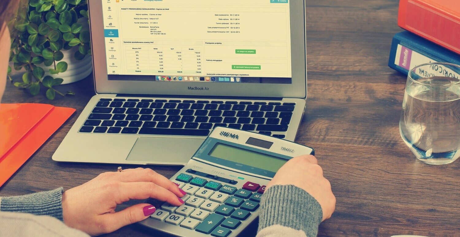 Outsourcing ou terceirização de folha de pagamento: eficiência e segurança na gestão de pessoas Outsourcing ou terceirização de folha de pagamento: eficiência e segurança na gestão de pessoas