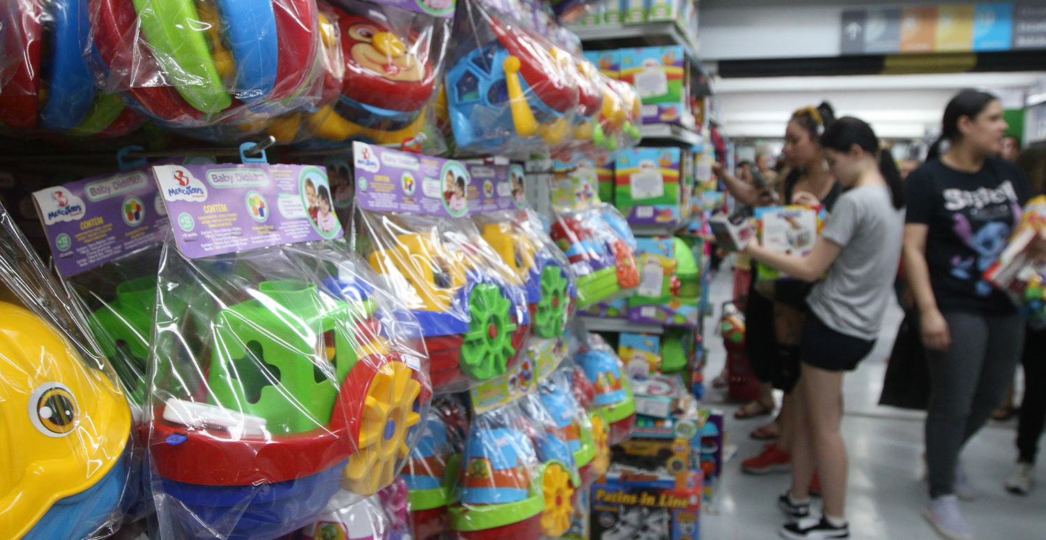 Nova portaria sobre trabalho aos domingos é vista como retrocesso por lojistas Nova portaria sobre trabalho aos domingos é vista como retrocesso por lojistas