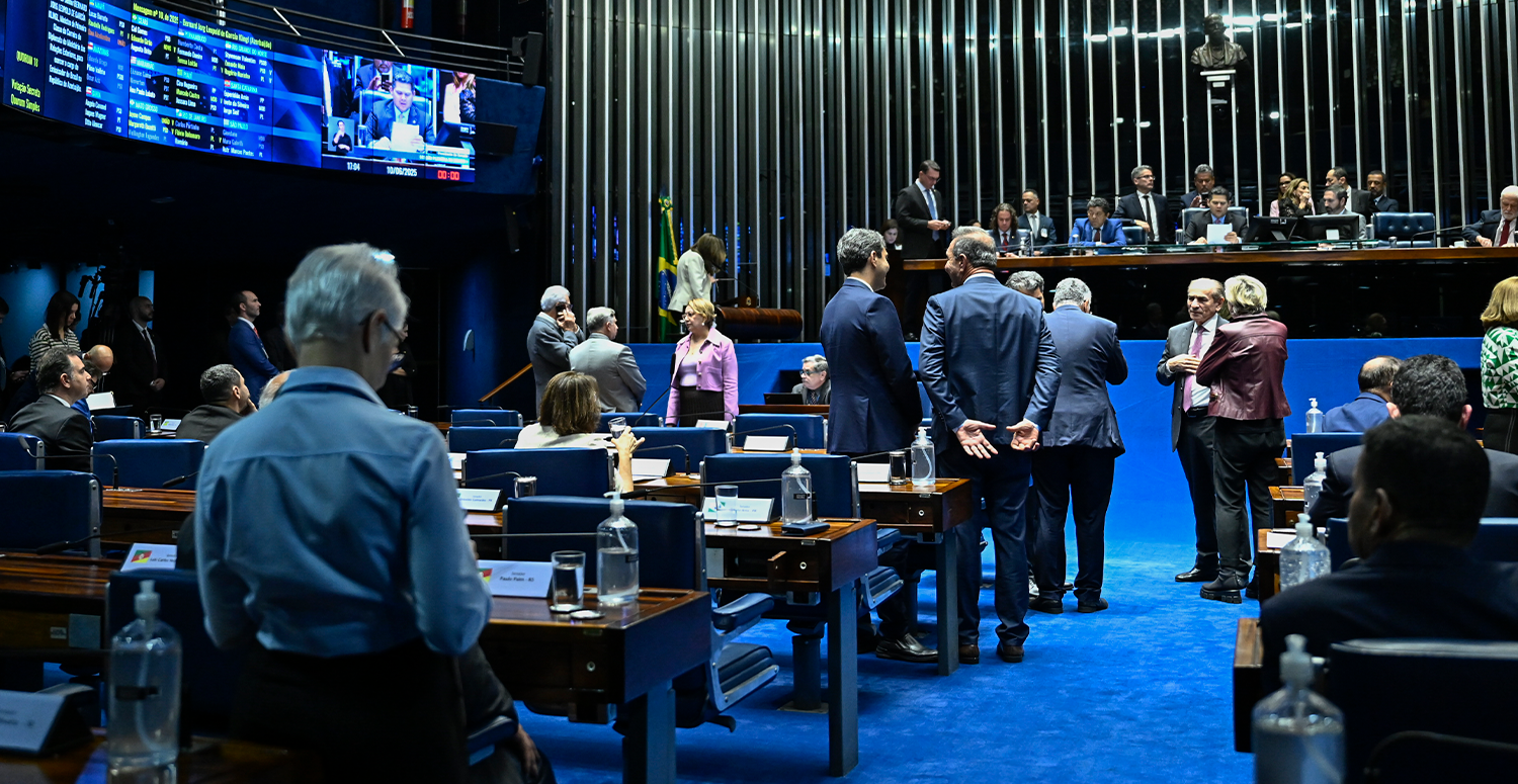 Câmara aprova fim de trechos da CLT e cancelamento digital do imposto sindical Câmara aprova fim de trechos da CLT e cancelamento digital do imposto sindical