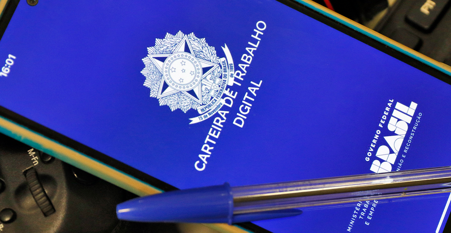 Novas regras para trabalho aos feriados deveriam começar em julho mas correm risco de novo adiamento Novas regras para trabalho aos feriados deveriam começar em julho mas correm risco de novo adiamento