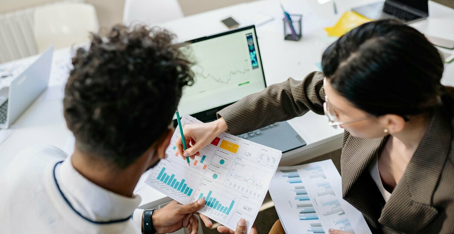 Lucro com Propósito: o novo paradigma da gestão empresarial responsável Lucro com Propósito: o novo paradigma da gestão empresarial responsável