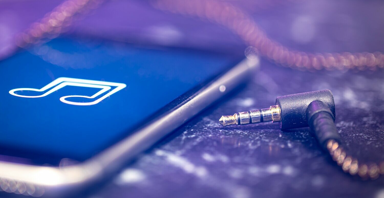 O estabelecimento do seu cliente está com o direito autoral em dia? O estabelecimento do seu cliente está com o direito autoral em dia?