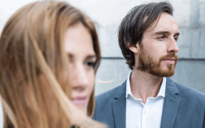 Relacionamento no trabalho pode levar à demissão? Entenda a lei