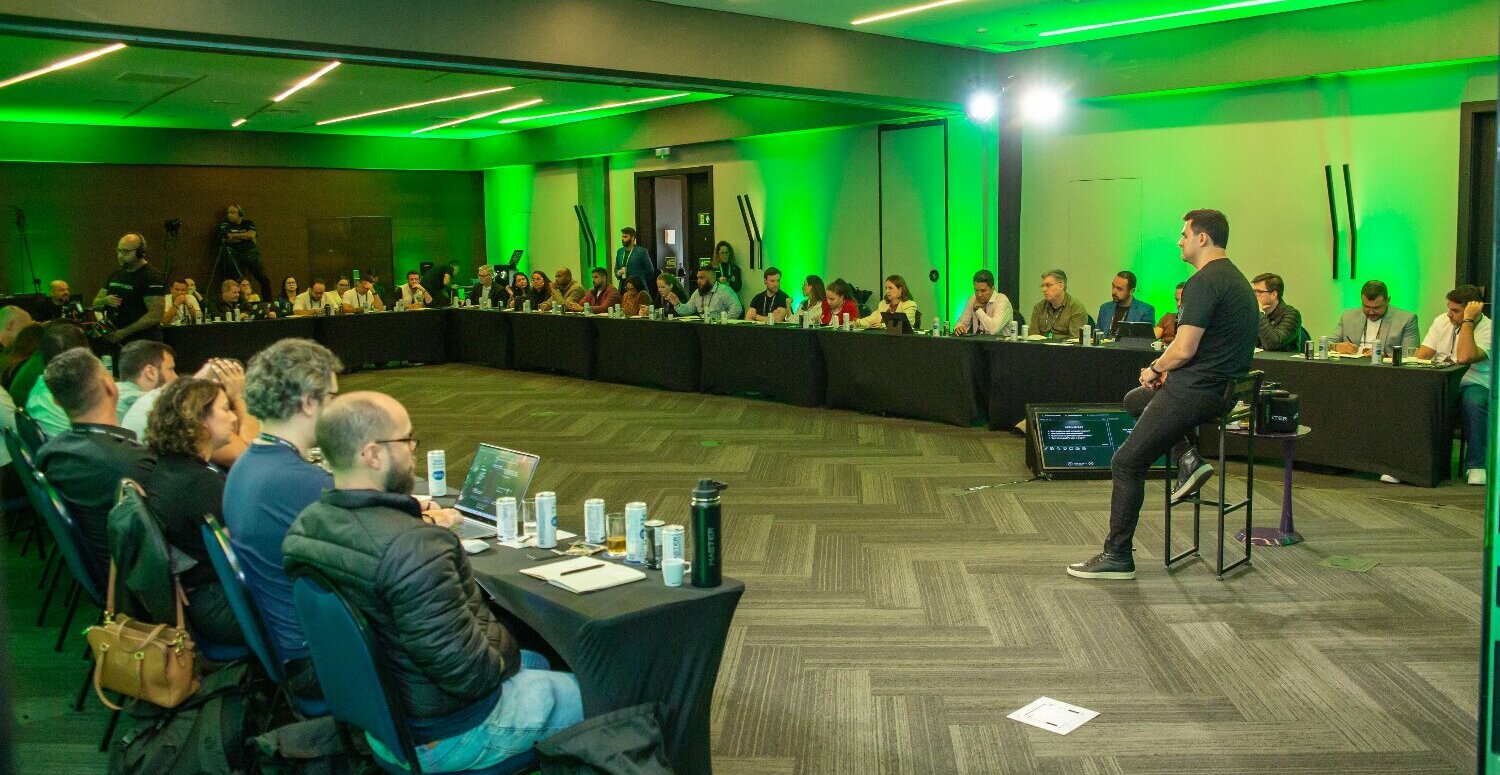 Contadores que faturam acima de 1 milhão de reais mensais se reúnem pela primeira vez Contadores que faturam acima de 1 milhão de reais mensais se reúnem pela primeira vez