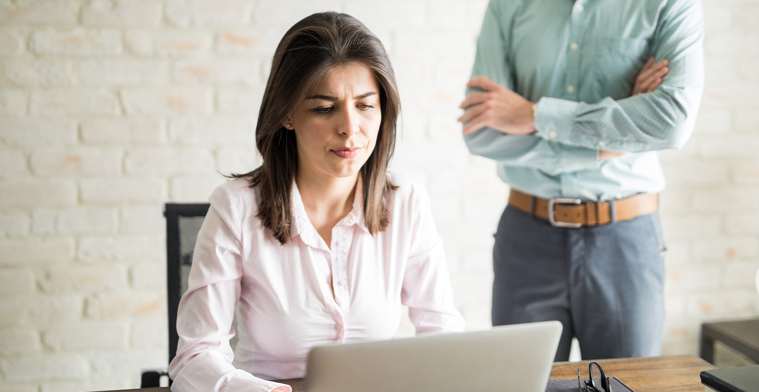 Metade dos profissionais brasileiros já presenciou ou sofreu algum tipo de assédio no ambiente de trabalho, aponta estudo Metade dos profissionais brasileiros já presenciou ou sofreu algum tipo de assédio no ambiente de trabalho, aponta estudo