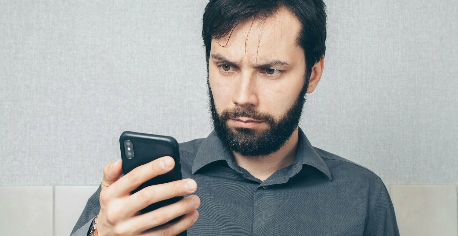 Deepfakes e dados vazados desafiam verificação digital tradicional Deepfakes e dados vazados desafiam verificação digital tradicional