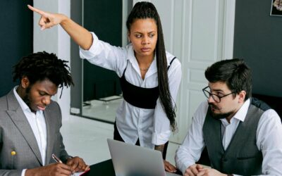 Demissão em massa do Itaú reacende debate sobre monitoramento e limites legais no home office