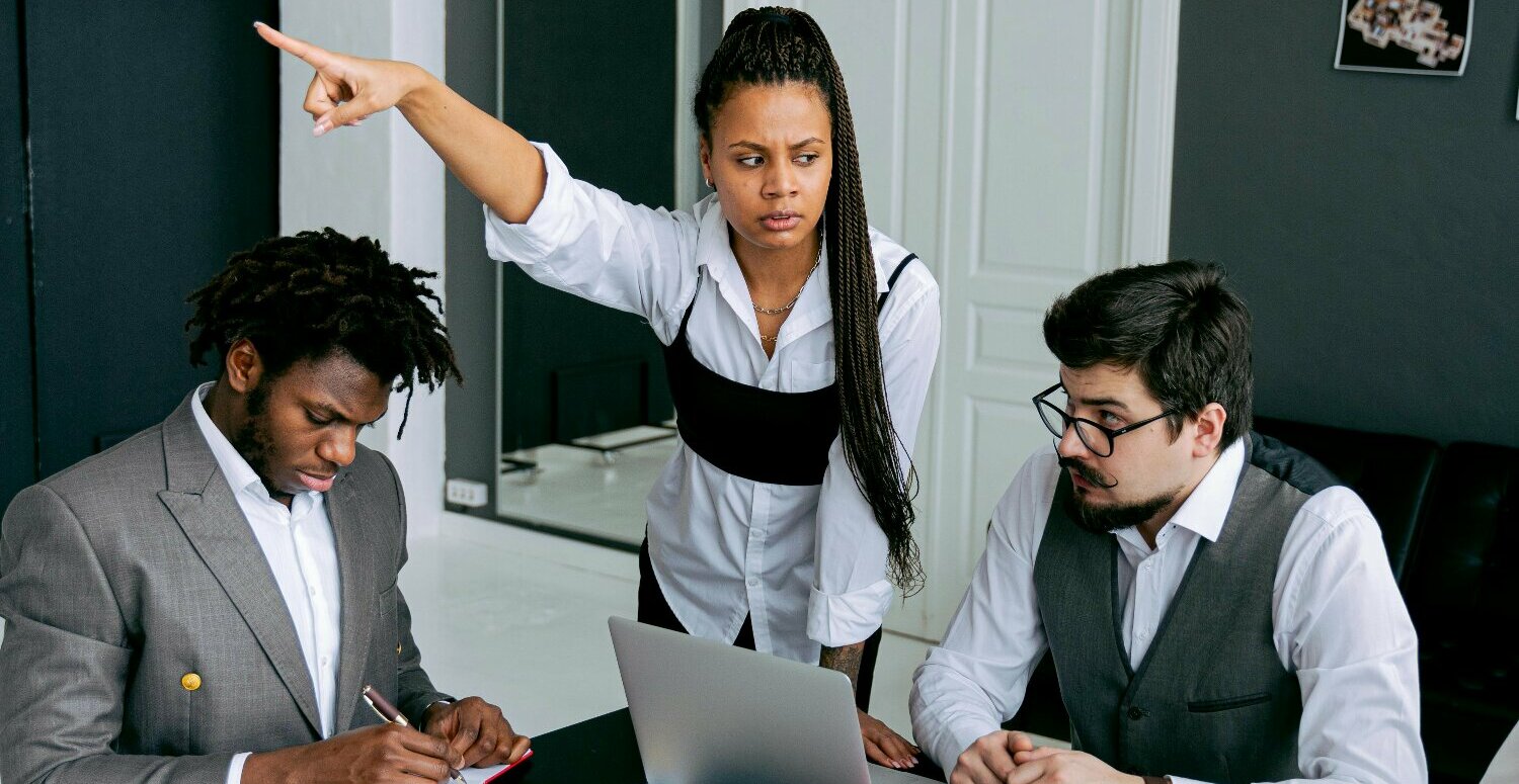 Demissão em massa do Itaú reacende debate sobre monitoramento e limites legais no home office Demissão em massa do Itaú reacende debate sobre monitoramento e limites legais no home office