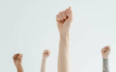 Ações trabalhistas batem recorde e espera para receber valores pode aumentar: conheça alternativa