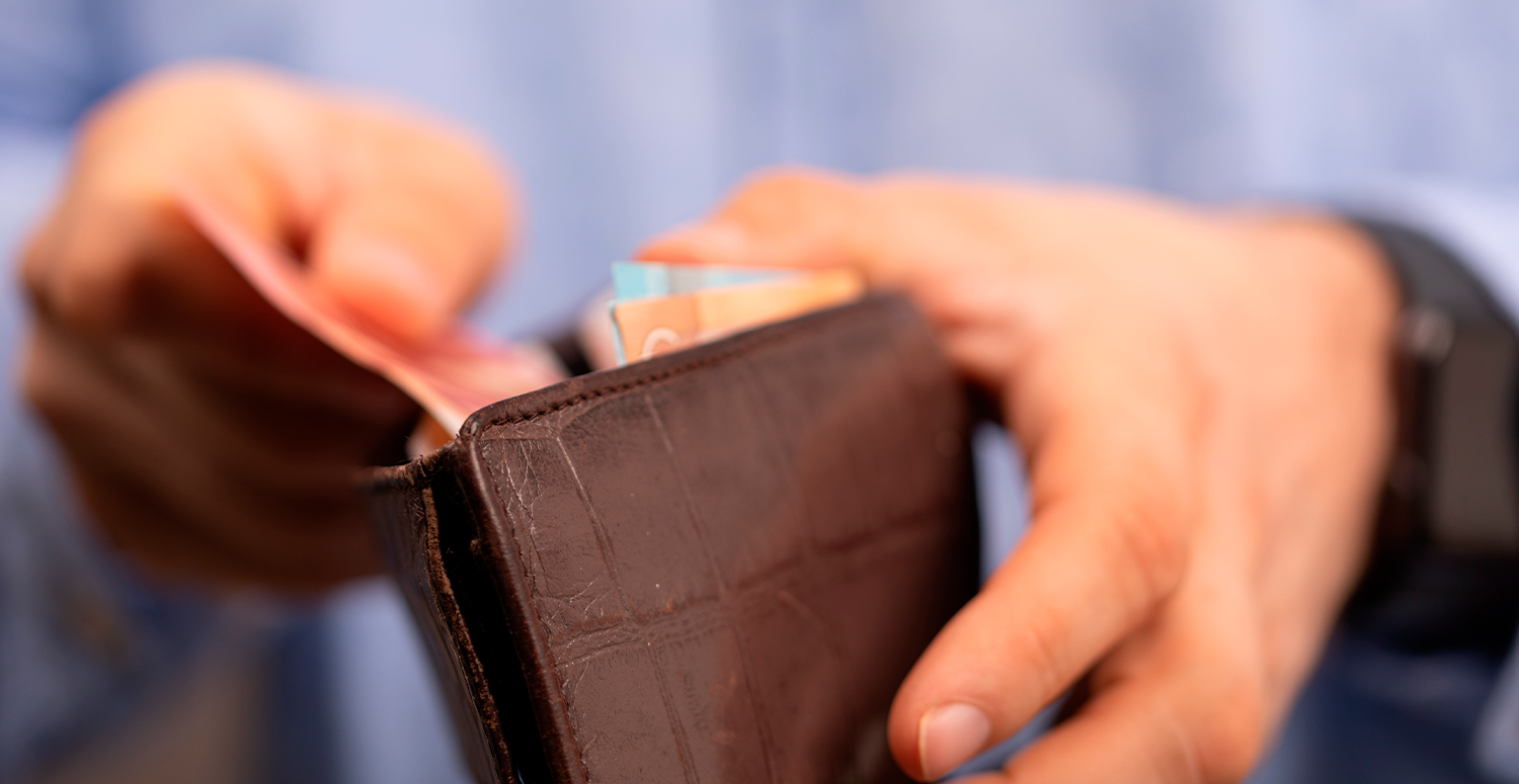 Prazo do 13º salário movimenta rotina das empresas e primeira parcela deve ser paga nesta sexta-feira (28) Prazo do 13º salário movimenta rotina das empresas e primeira parcela deve ser paga nesta sexta-feira (28)