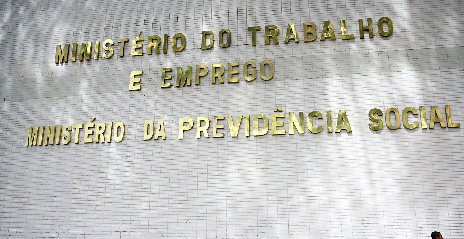 Seguro-Defeso tem nova gestão sob responsabilidade do Ministério do Trabalho Seguro-Defeso tem nova gestão sob responsabilidade do Ministério do Trabalho