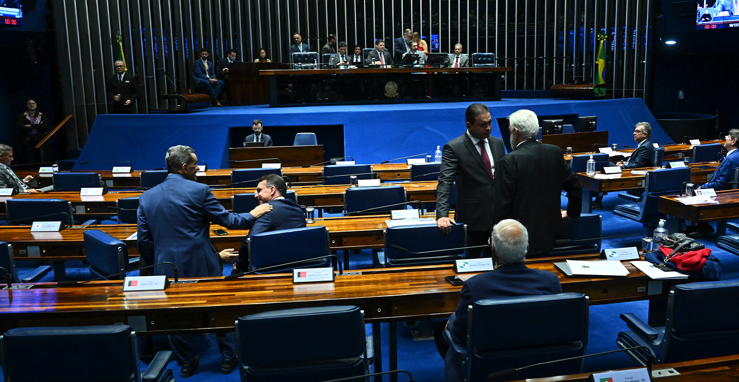 Comissão aprova fim da escala 6×1 com previsão de jornada de 36h semanais; texto segue para o Senado Comissão aprova fim da escala 6×1 com previsão de jornada de 36h semanais; texto segue para o Senado