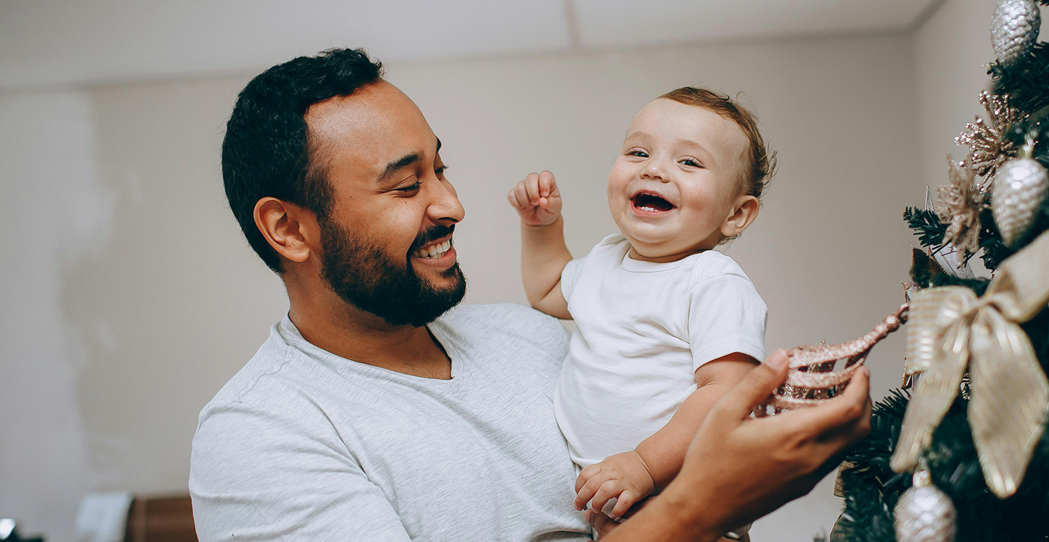 Licença-paternidade pode mudar: CAS avança com proposta de até 20 dias Licença-paternidade pode mudar: CAS avança com proposta de até 20 dias