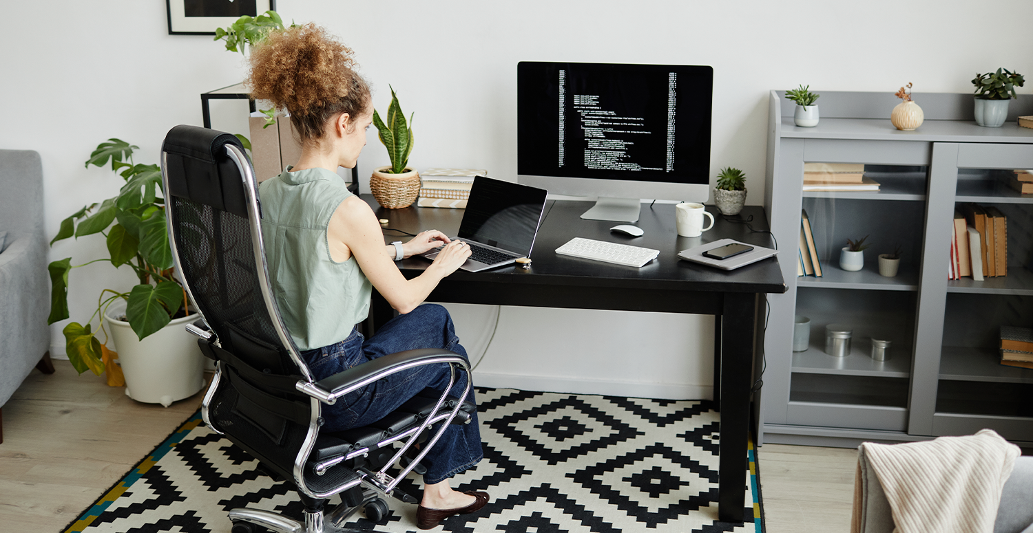 Trabalho 100% remoto perde força e vagas se aproximam do nível pré-pandemia Trabalho 100% remoto perde força e vagas se aproximam do nível pré-pandemia